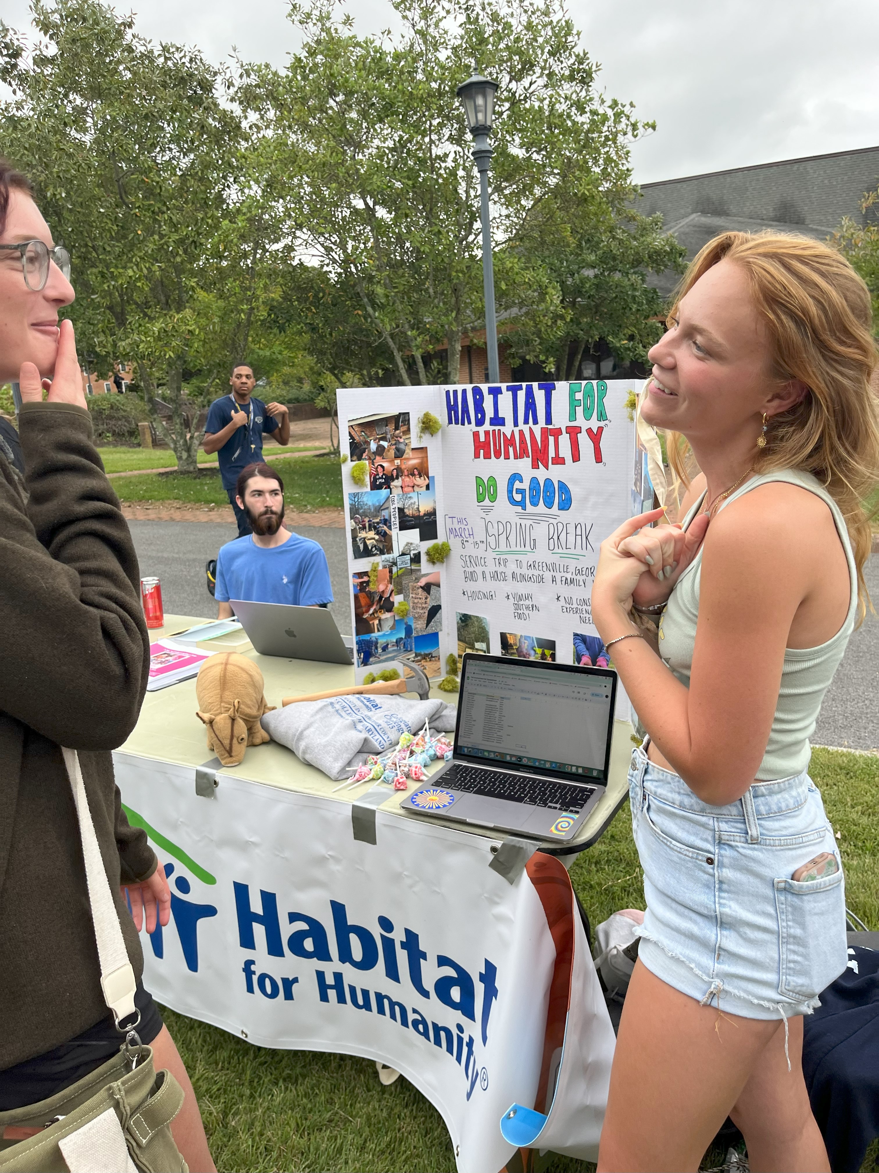 Faith Kessell (co-president) tells students about Habitat for Humanity at the Club Fair 