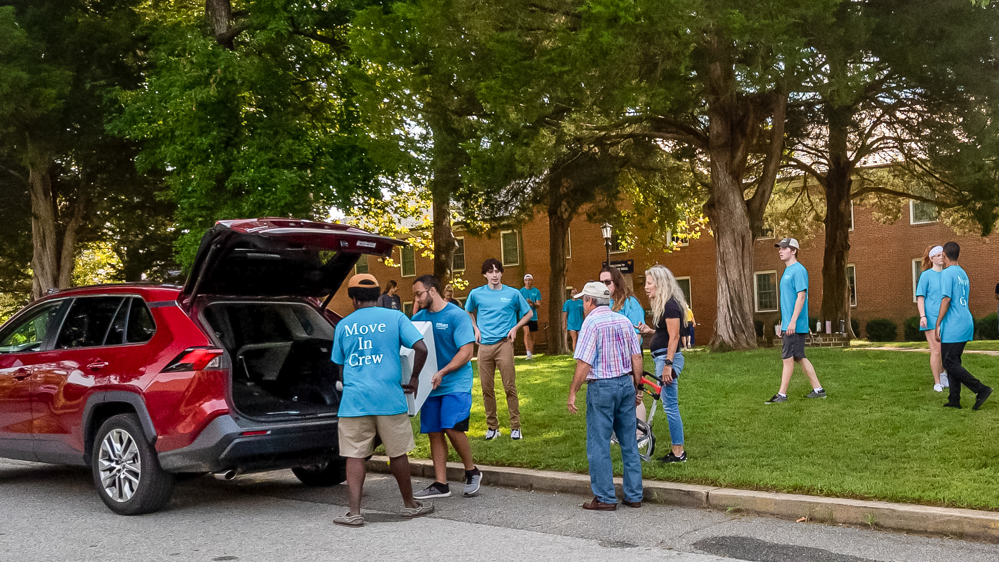 Students Moving In