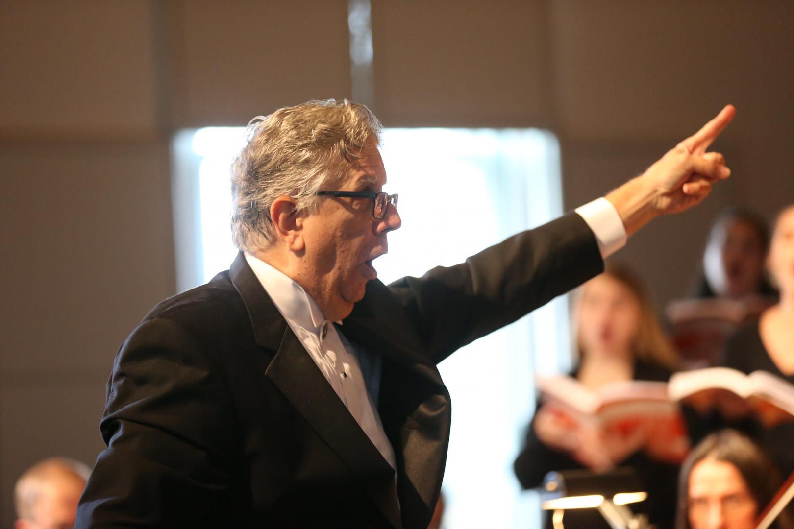 Larry Vote performing