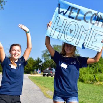 students welcoming new students to campus picture
