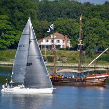 Boats coming ashore in St. Mary's River during last Governor's Cup race