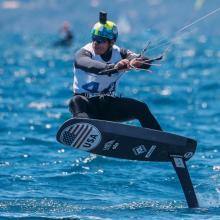 Main on sailing kite