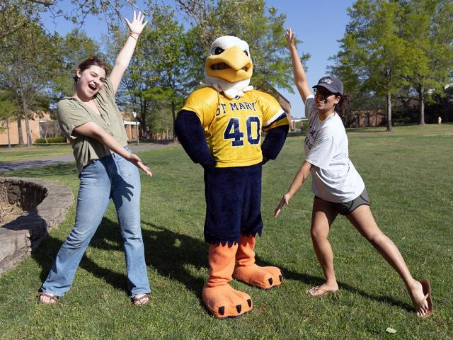 Two students flanking Solomon Seahawk mascot