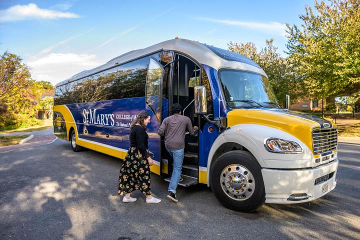 Two students boarding the River Runner shuttle