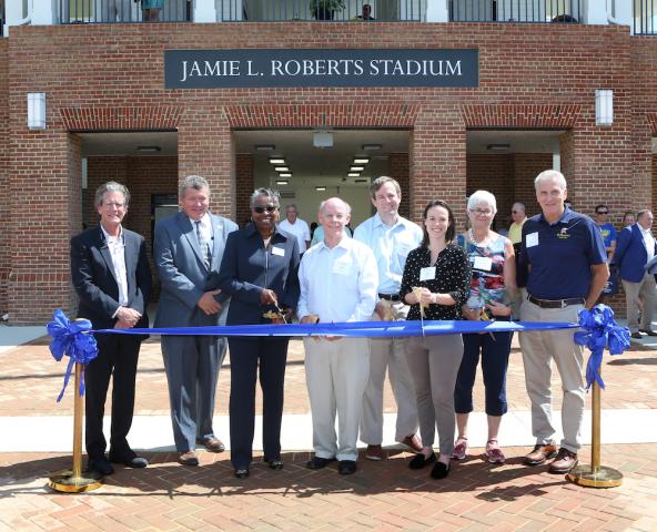 (L-R) St. Mary’s College Board of Trustees Chair Arthur “Lex” Birney, Maryland State Senator Jack Bailey, St. Mary’s College President Tuajuanda C. Jordan; Jamie L. Roberts father Bob, brother Will, sister Julia, mother Eveline; and St. Mary’s College Director of Athletics & Recreation Scott Devine.