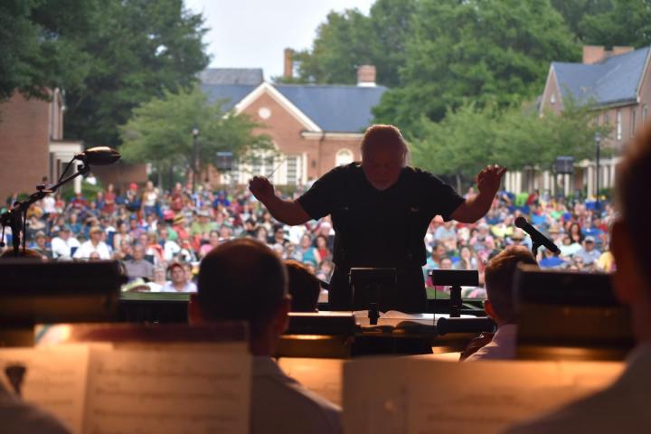 Music Director Jeffrey Silberschlag conducting a past River Concert