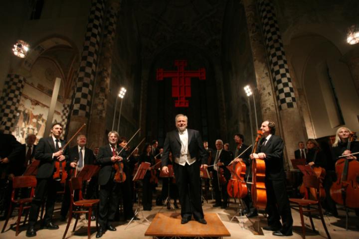 Professor of Music Jeffrey Silberschlag at a past Alba event